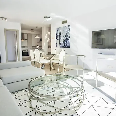 Jardines 16 Beautiful Family Apartment Marbella